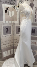 Load image into Gallery viewer, CN015 White Wedding Dress