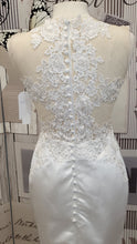 Load image into Gallery viewer, CN015 White Wedding Dress