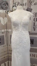 Load image into Gallery viewer, CN016 White Levetir Wedding Dress