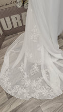 Load image into Gallery viewer, CN016 White Levetir Wedding Dress