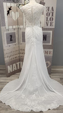 Load image into Gallery viewer, CN016 White Levetir Wedding Dress