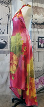 Load image into Gallery viewer, GUD017 Floral Satin Print Keyhole Bodice Dress